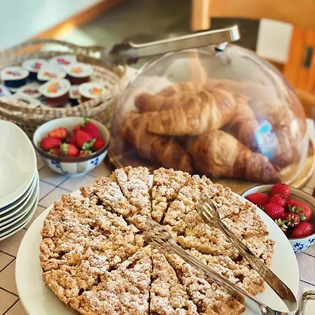 Alojamento de Acomodação e Pequeno-almoço Stagnone Area Zero 3*